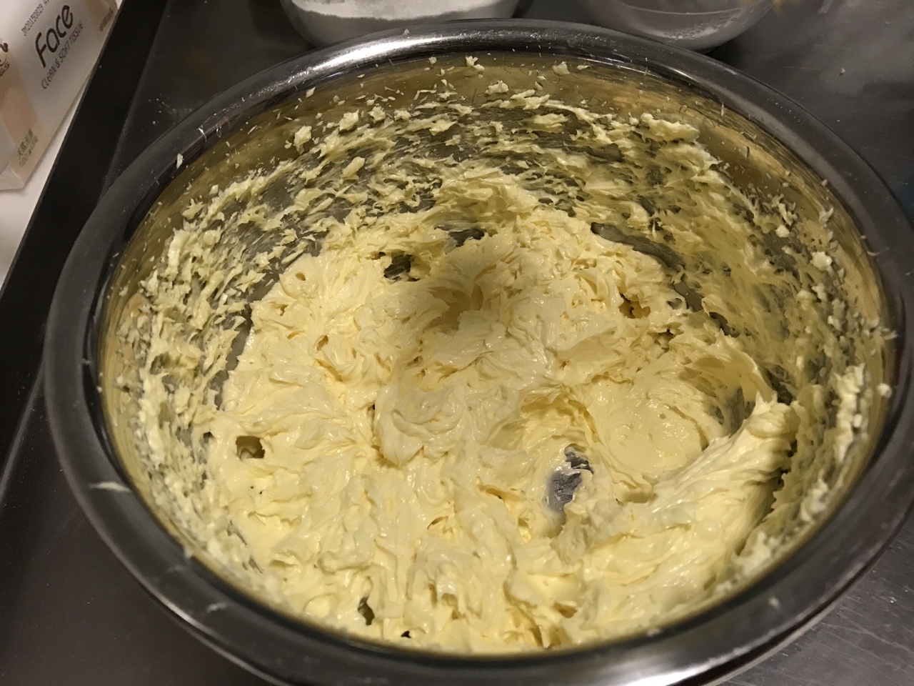 黑醋栗酪乳大理石磅蛋糕的做法 步骤2
