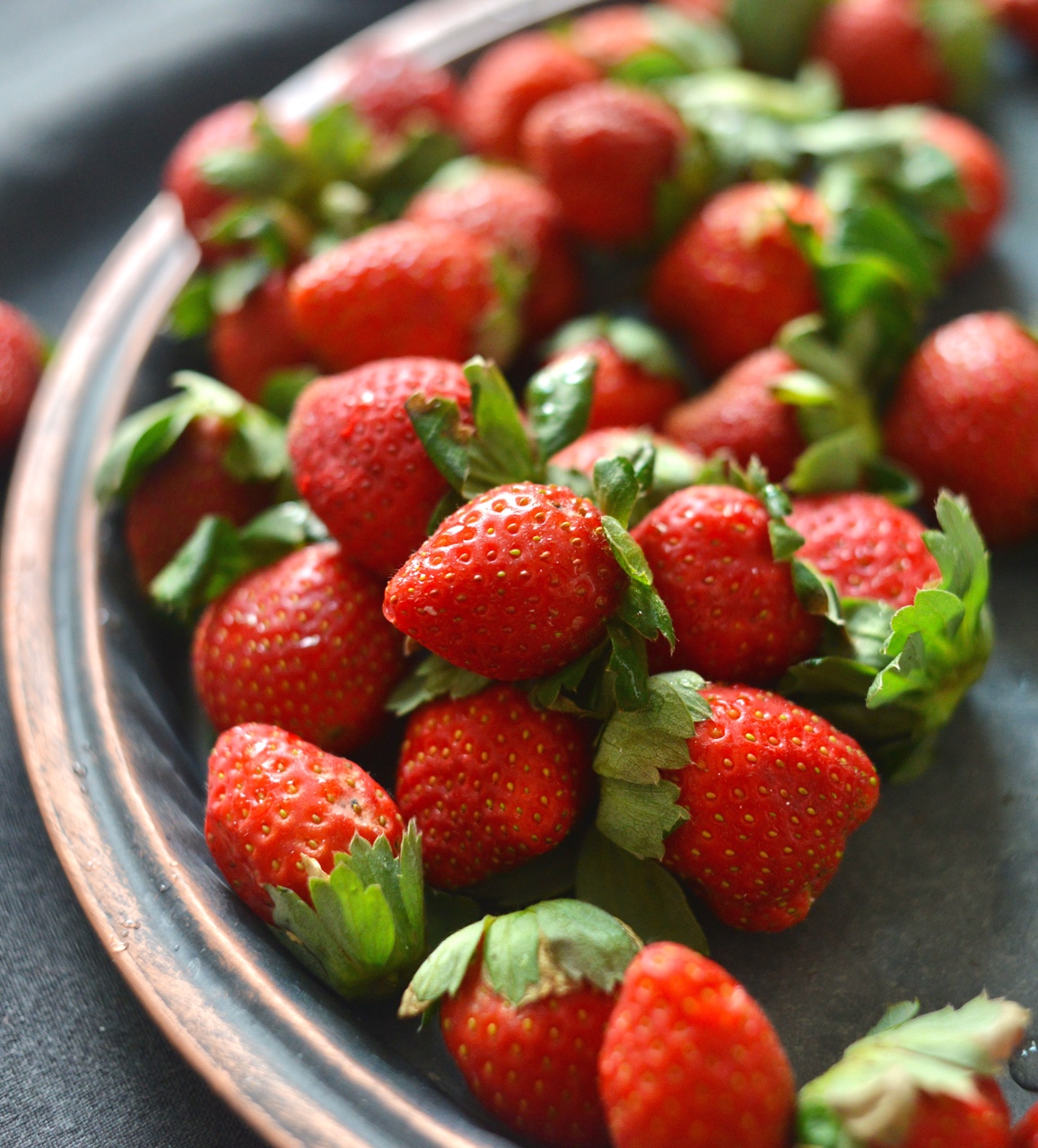 蜜漬草莓 | 過年除了酥肉，也要有酸甜的做法 步骤1