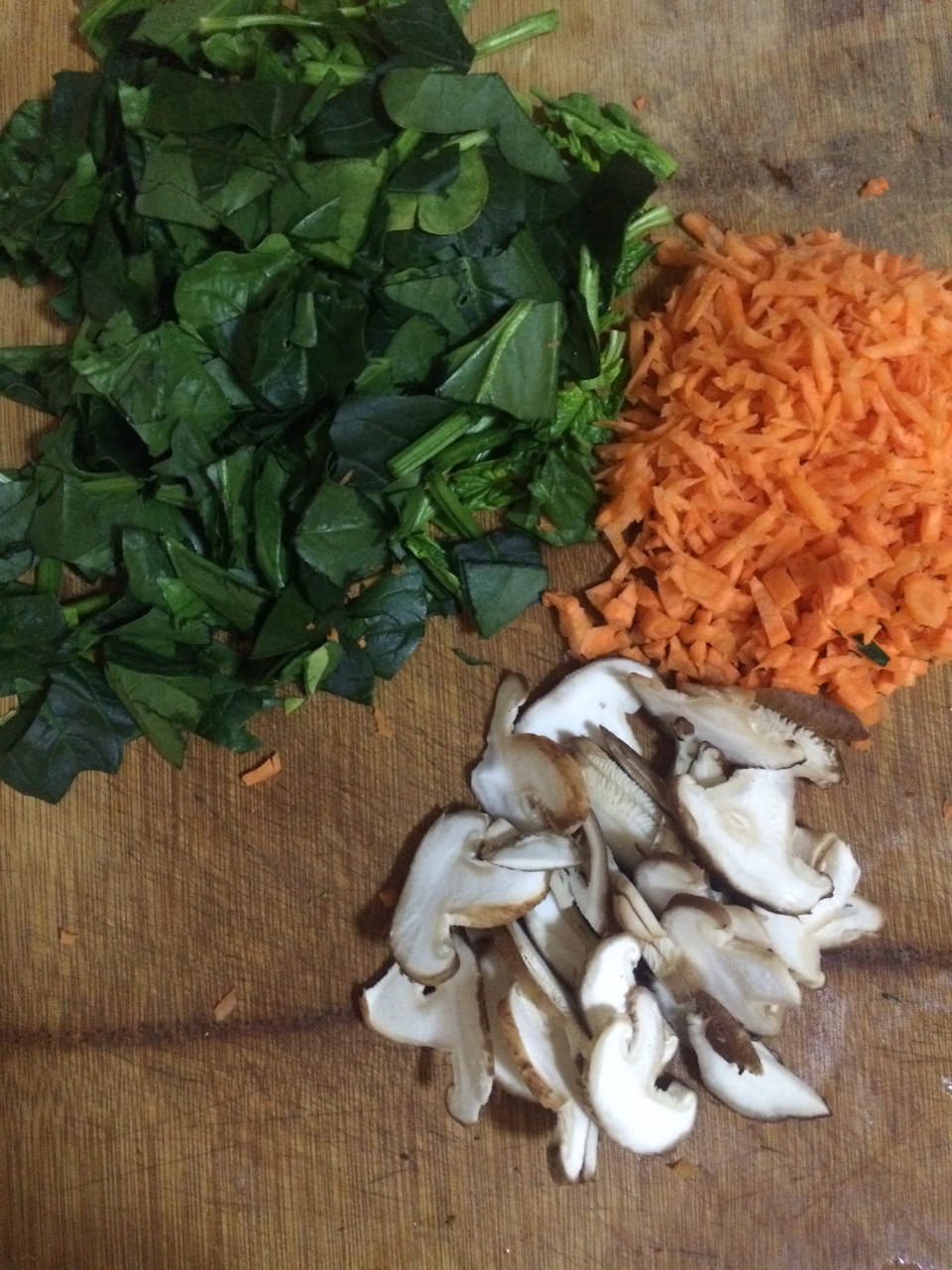 胡蘿卜香菇菠菜貝尖粥（蔬菜海鮮咸粥）的做法 步骤2