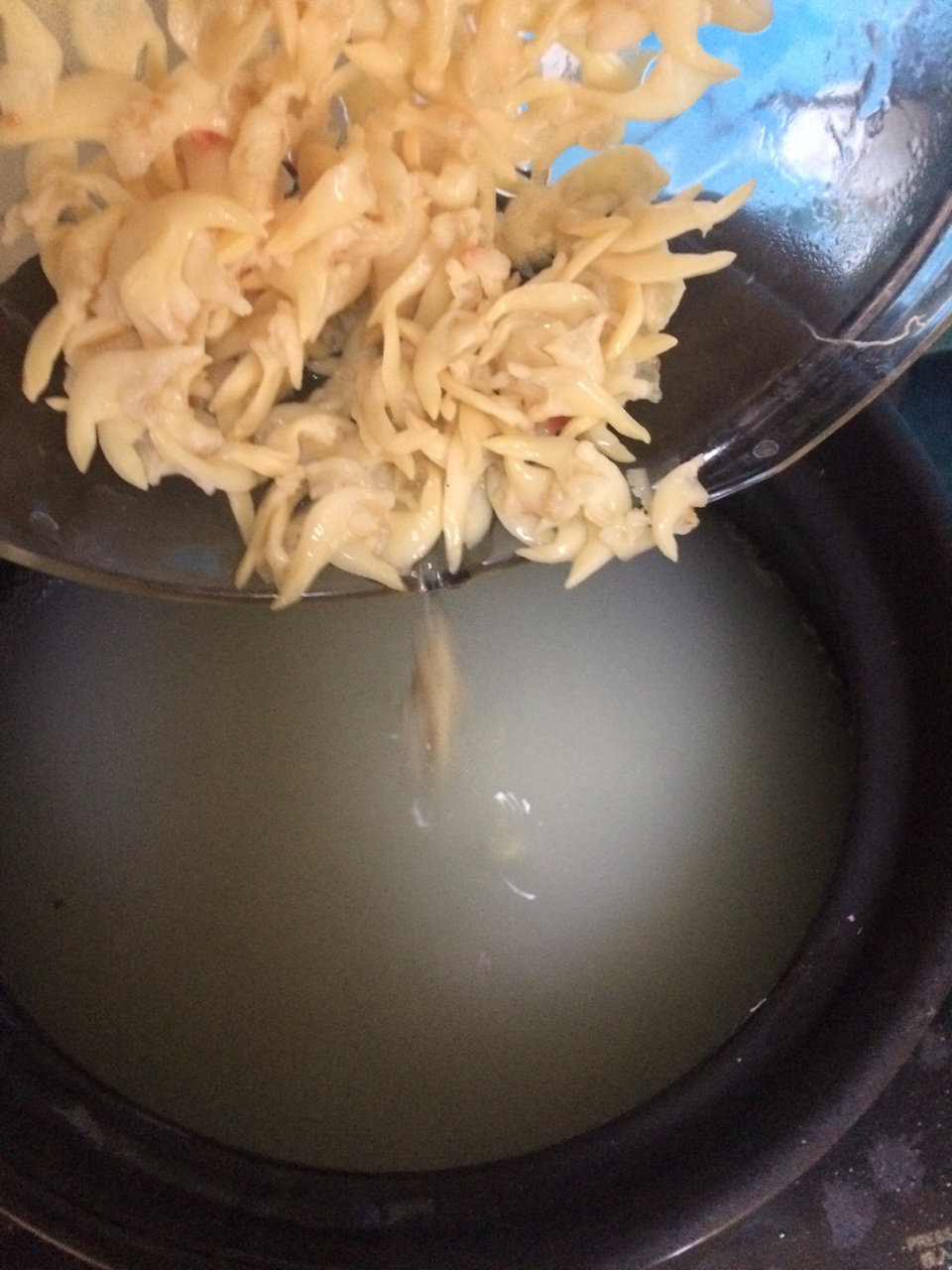 胡蘿卜香菇菠菜貝尖粥（蔬菜海鮮咸粥）的做法 步骤4