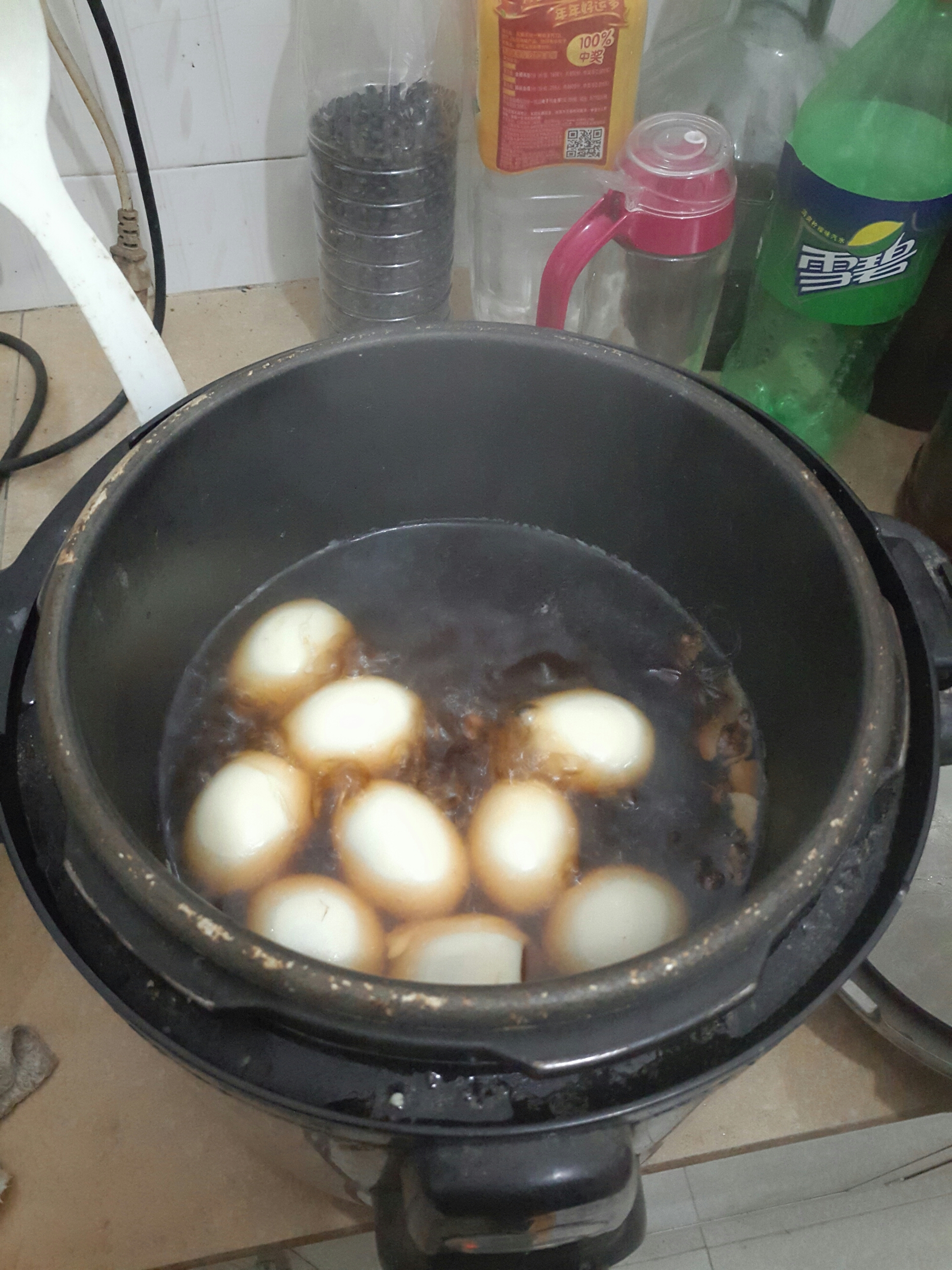 電飯煲中的鹵蛋（低配版）的做法 步骤3