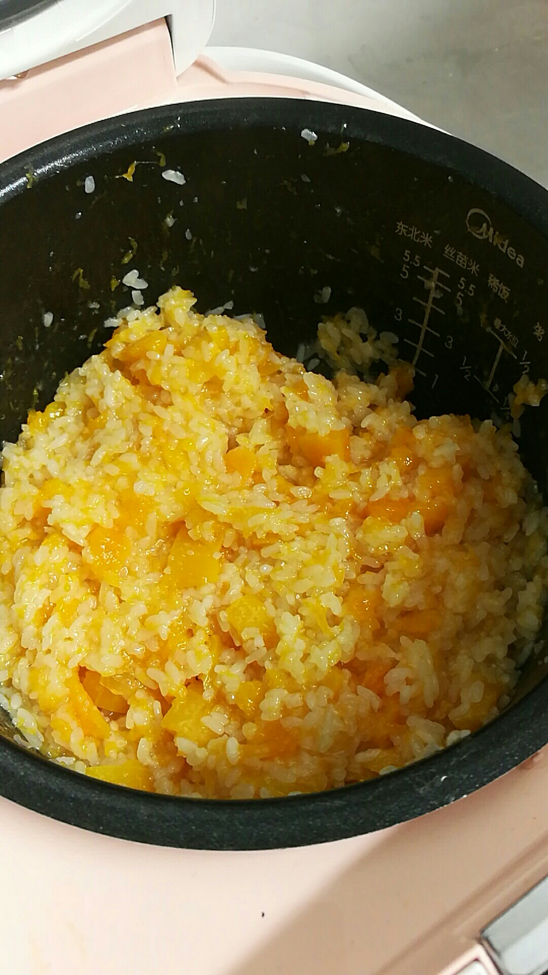 簡單好吃媽媽牌南瓜糯米飯的做法 步骤3