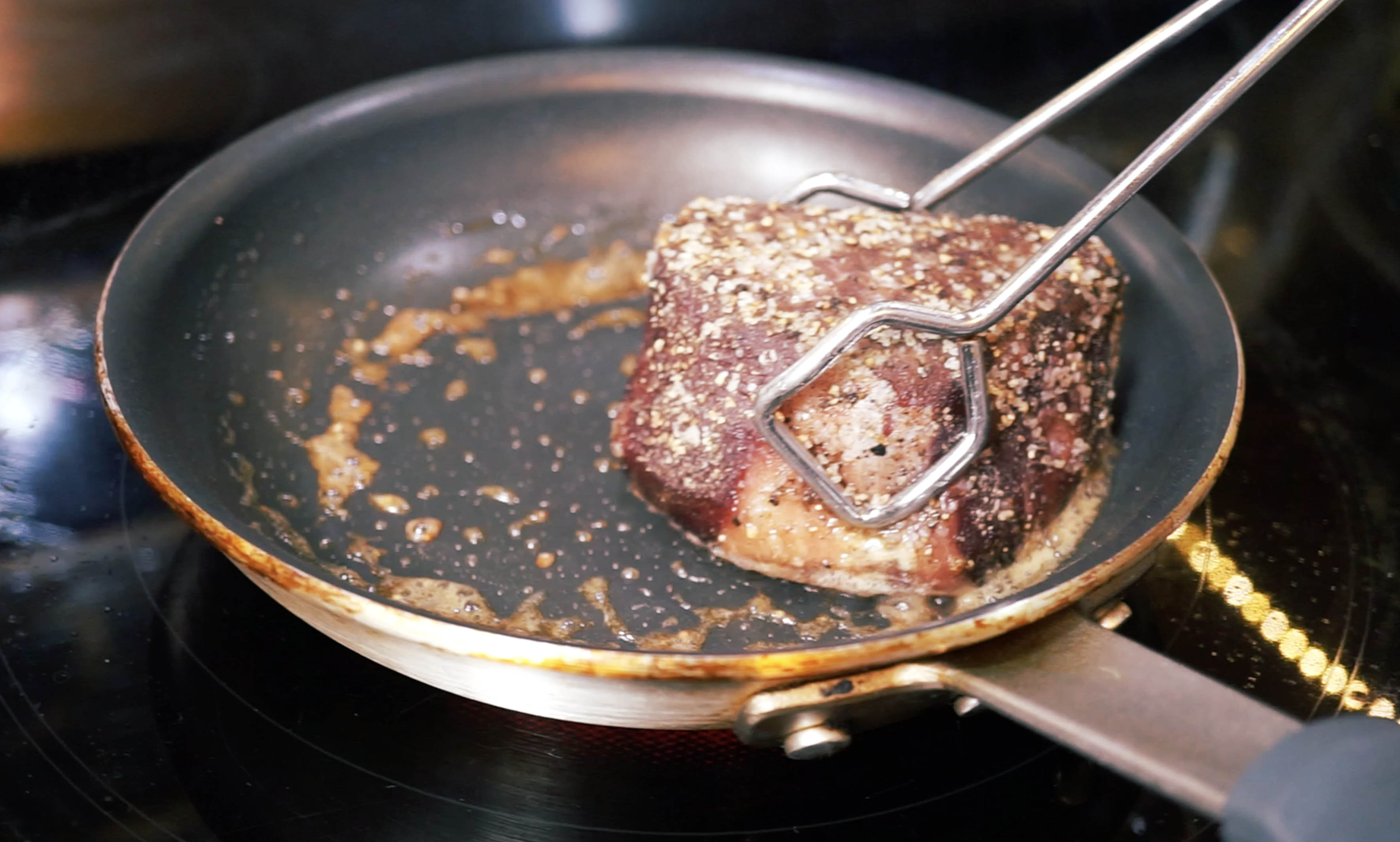 視頻【安迪西煮意】法式黑椒菲力牛排 Steak au Poivre的做法 步骤5