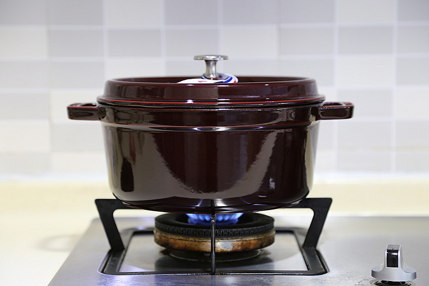 番茄牛尾湯--Staub琺瑯鑄鐵鍋的做法 步骤2