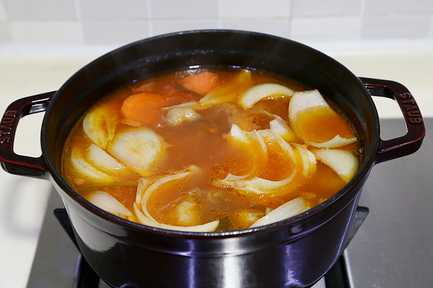 番茄牛尾湯--Staub琺瑯鑄鐵鍋的做法 步骤7