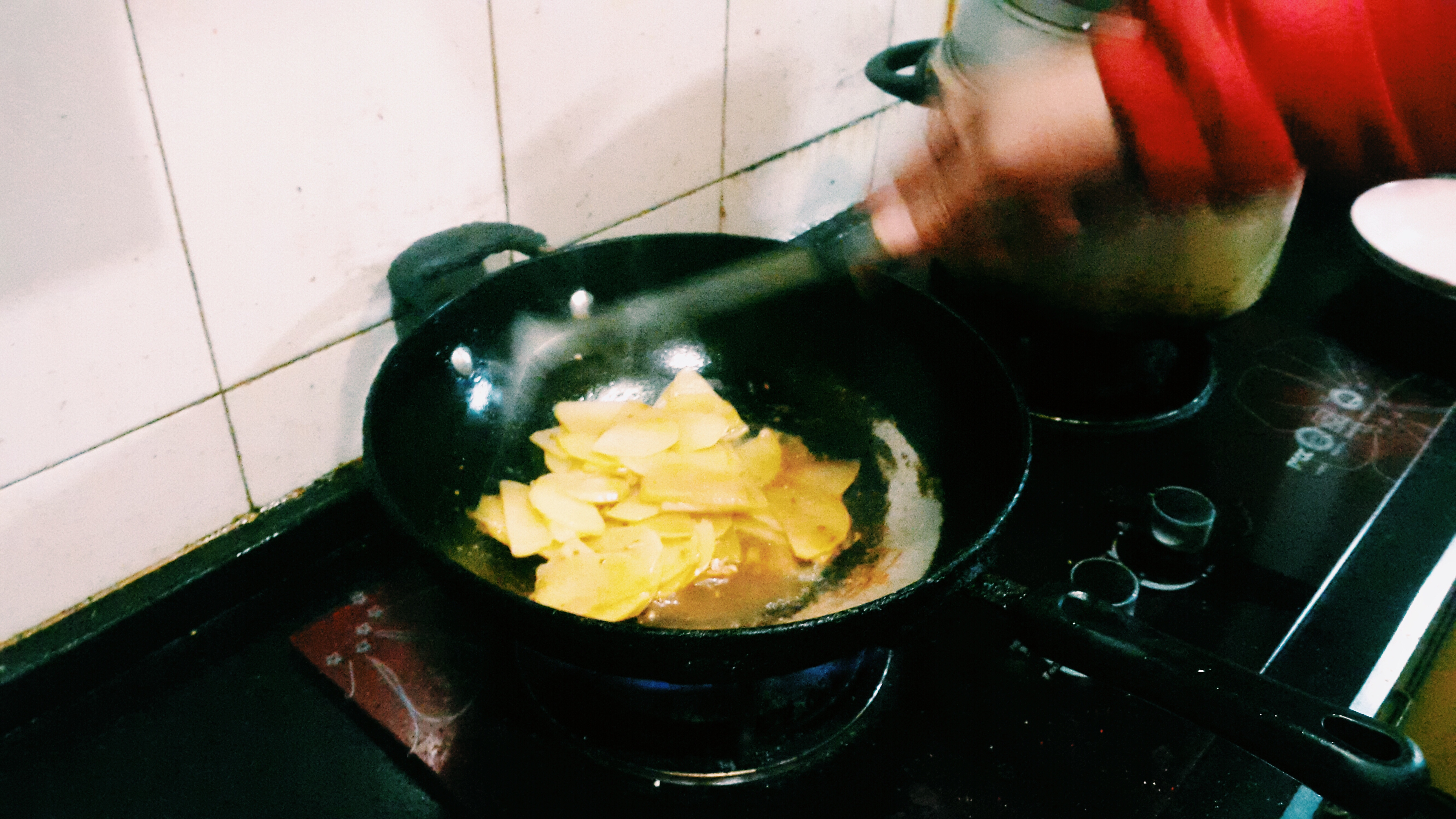 小香芹炒土豆的做法 步骤5