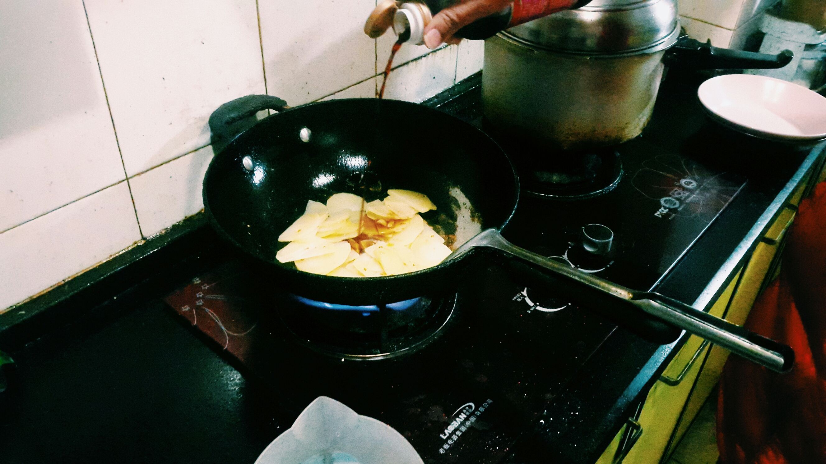 小香芹炒土豆的做法 步骤4