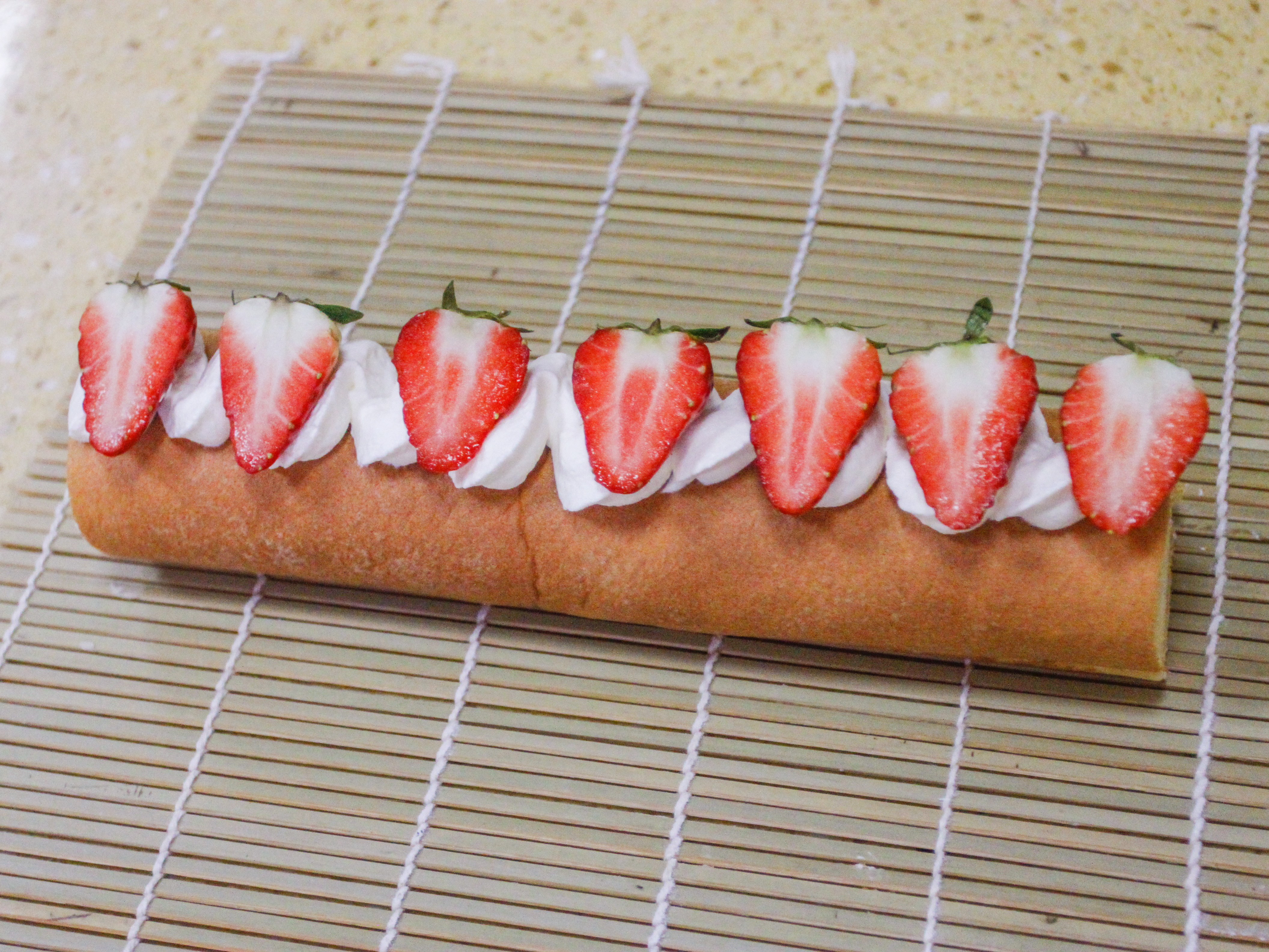 【香蘭世家】草莓奶油蛋糕卷的做法 步骤8