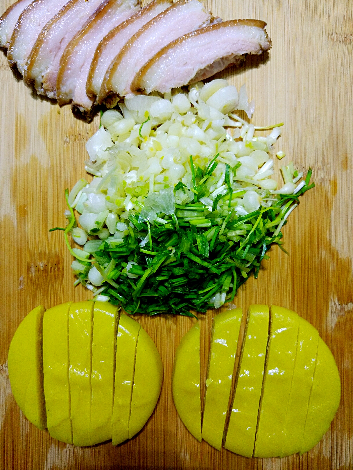 野蔥黃粑粑炒臘肉的做法 步骤6