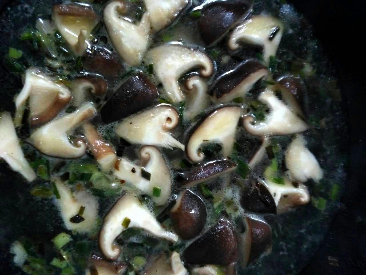 龍利魚白菜香菇湯的做法 步骤4