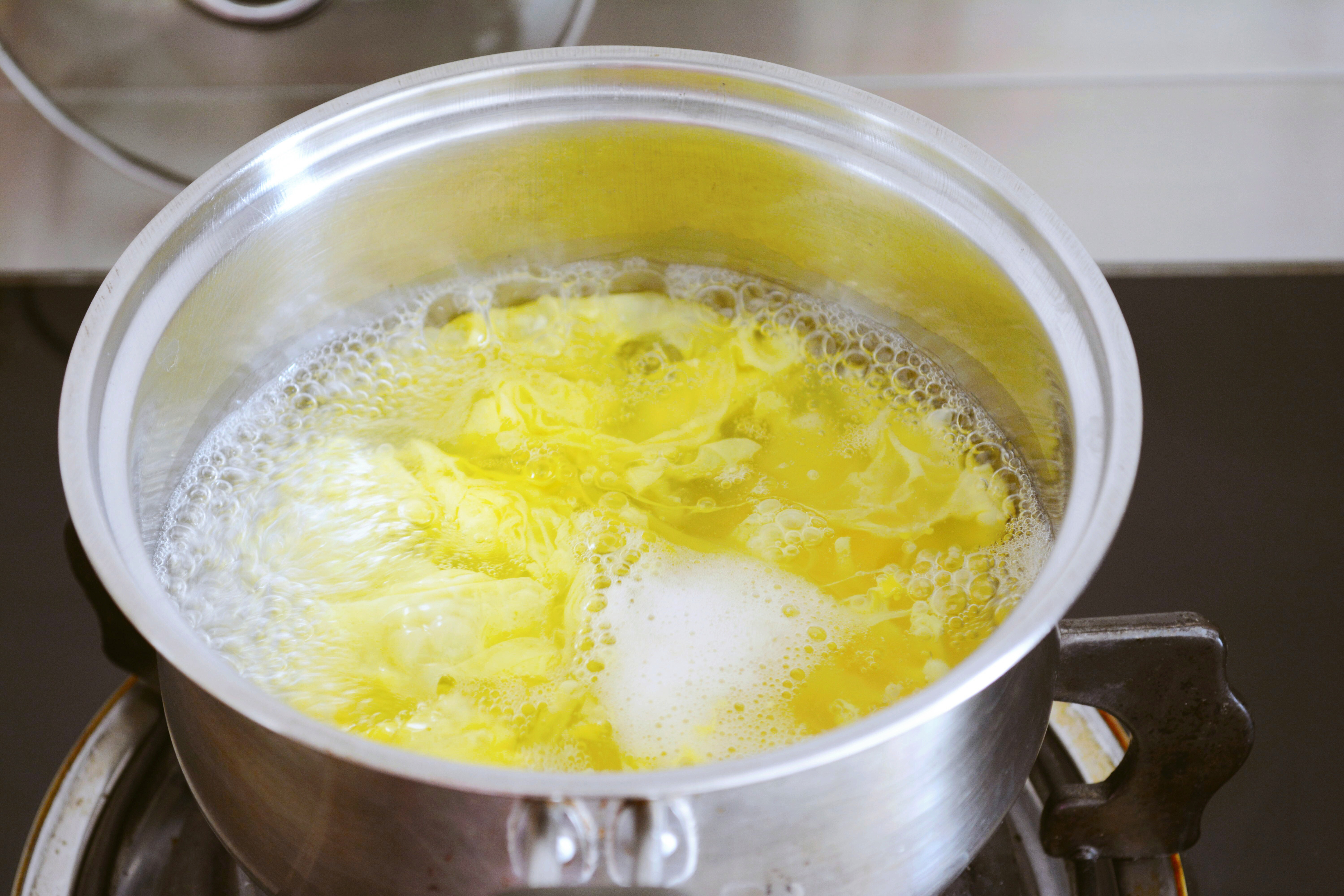 甩出一大碗完美的蛋花湯，僅用一個雞蛋~的做法 步骤6