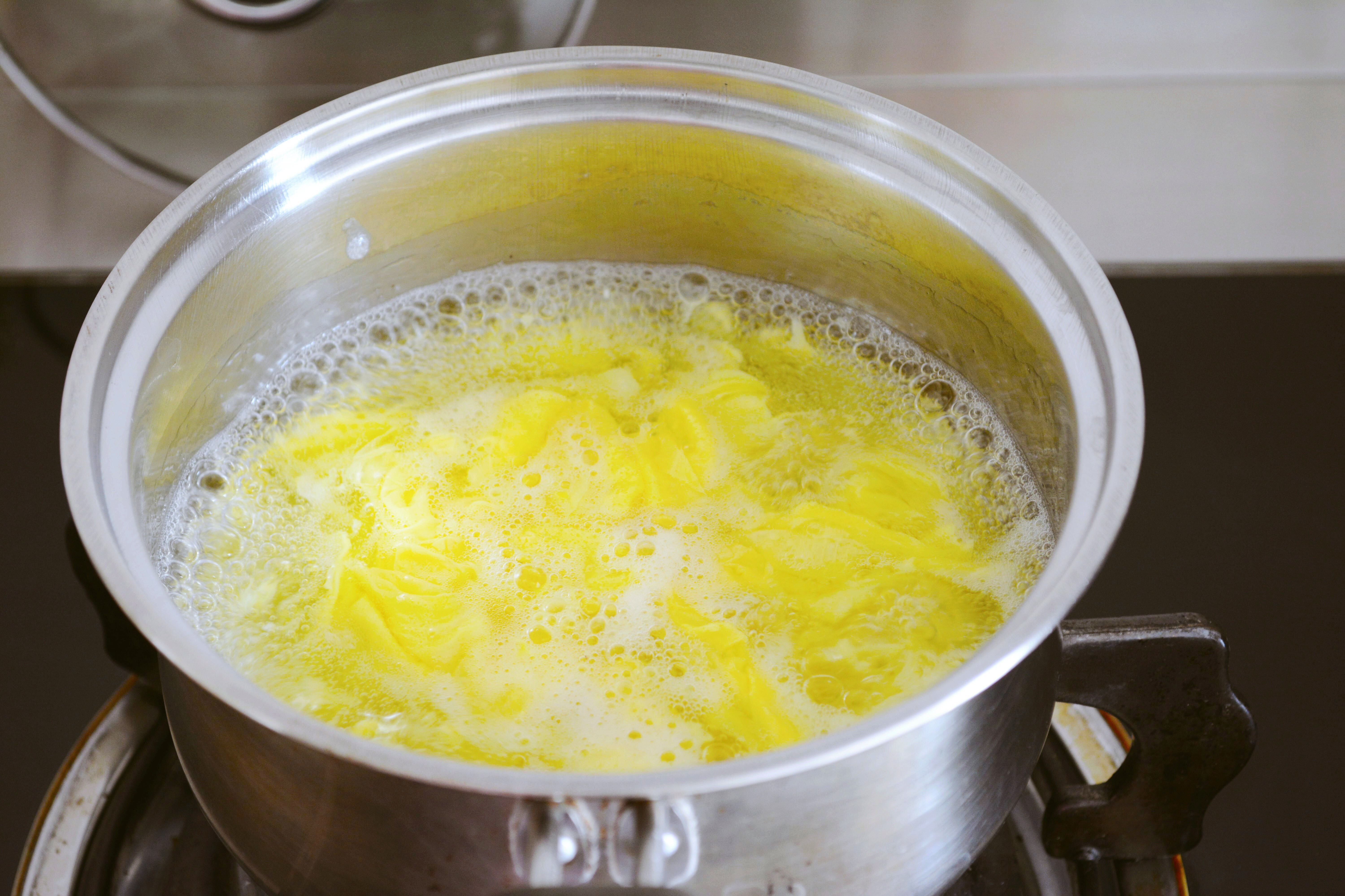 甩出一大碗完美的蛋花湯，僅用一個雞蛋~的做法 步骤5
