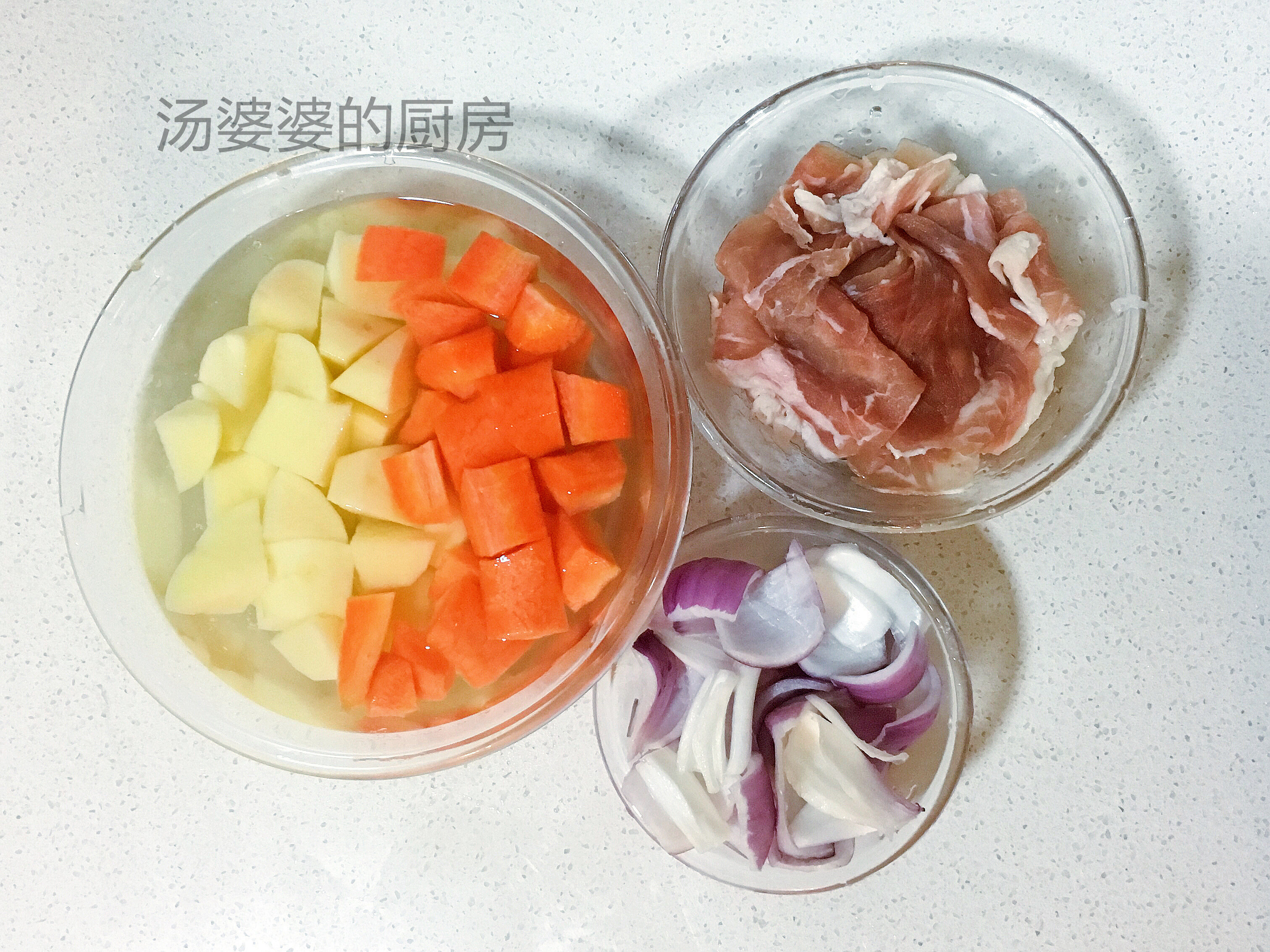 日式土豆燜牛肉的做法 步骤2