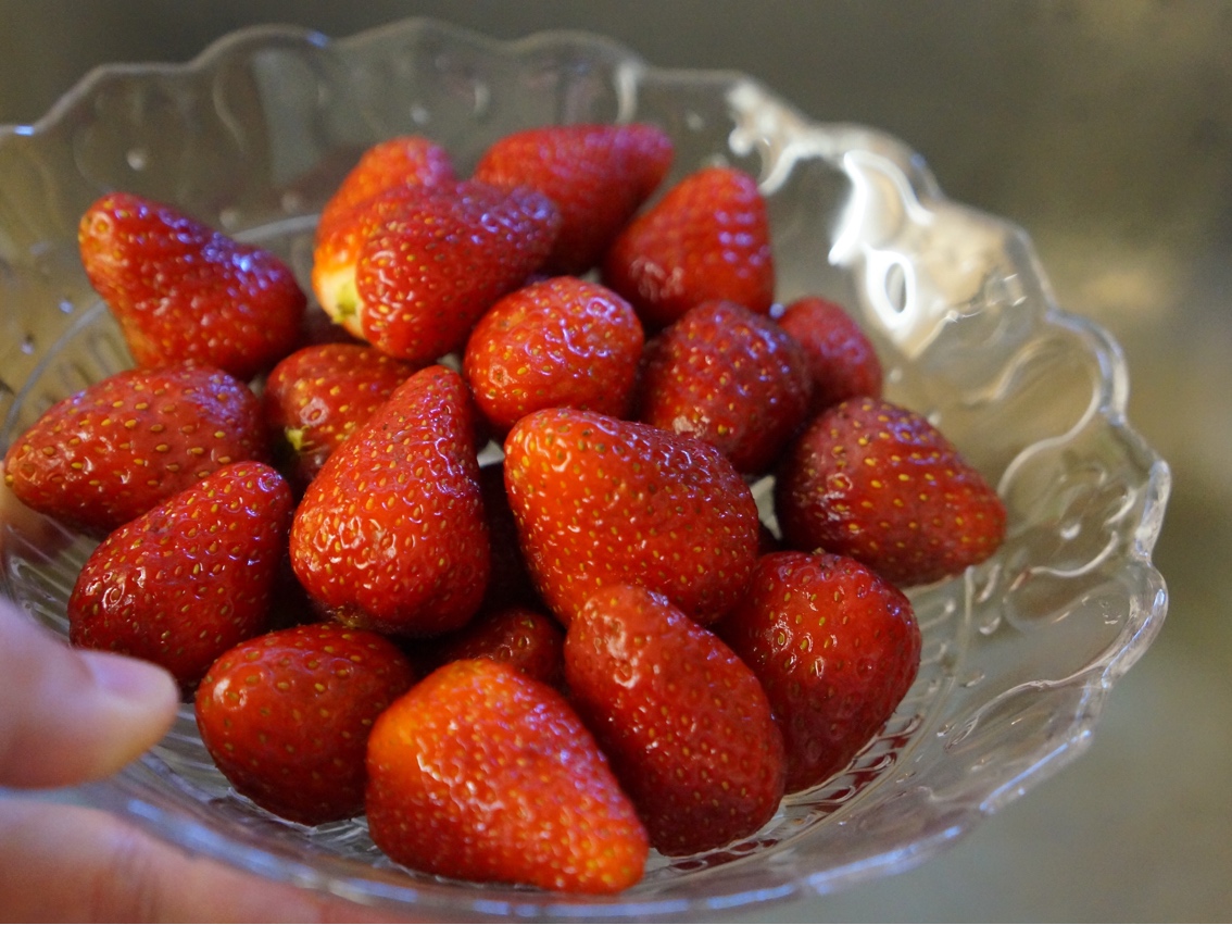 糖漬草莓 小時候的味道的做法 步骤1