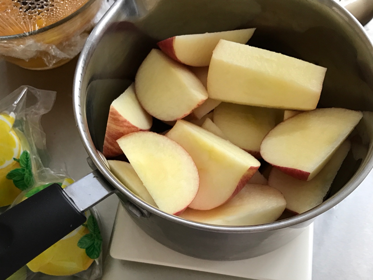 天然蘋果果膠的做法 步骤1