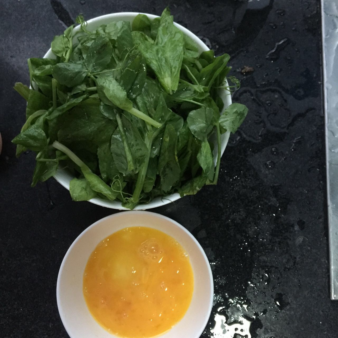 豌豆尖雞蛋湯（適合一個人吃）的做法 步骤2