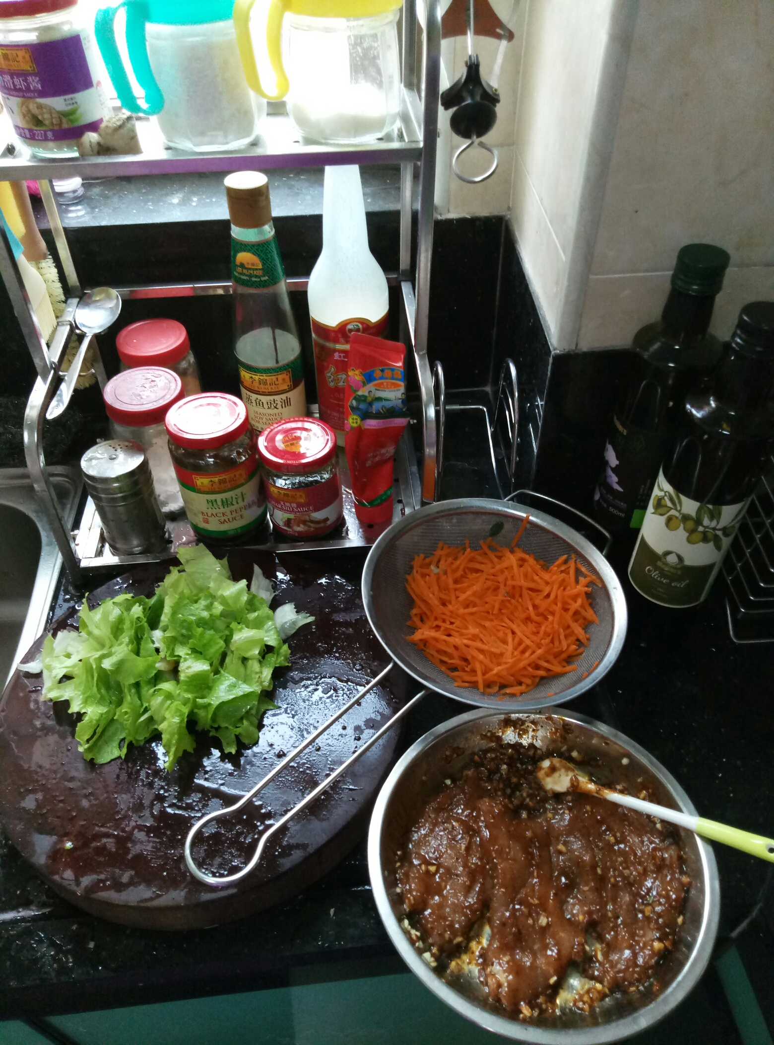特色黑椒豬排和配湯的做法 步骤1