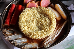 韓式蝦肉部隊鍋的做法 步骤7