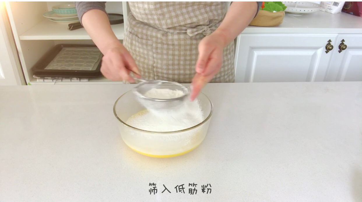 寶寶輔食︰芝麻雞蛋薄脆餅干的做法 步骤2