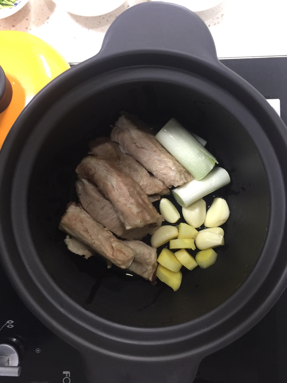 排骨蓮藕玉米湯的做法 步骤2