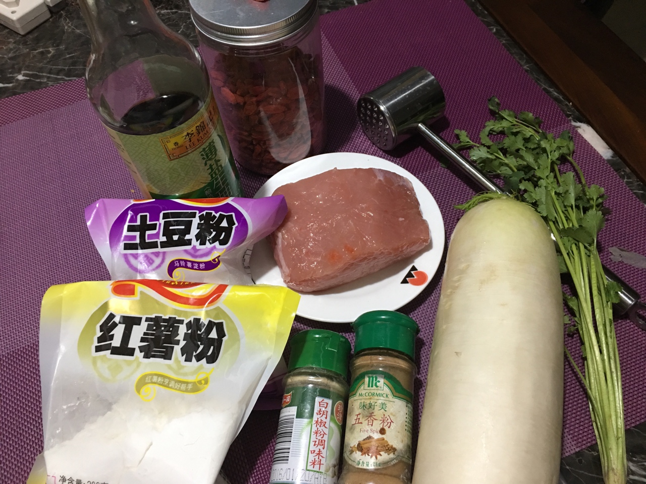 蘿卜燴酥肉的做法 步骤1