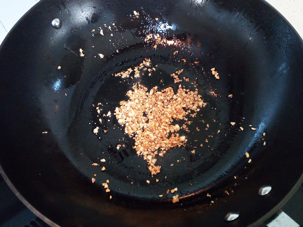 蒜蓉粉絲蒸扇貝的做法 步骤7