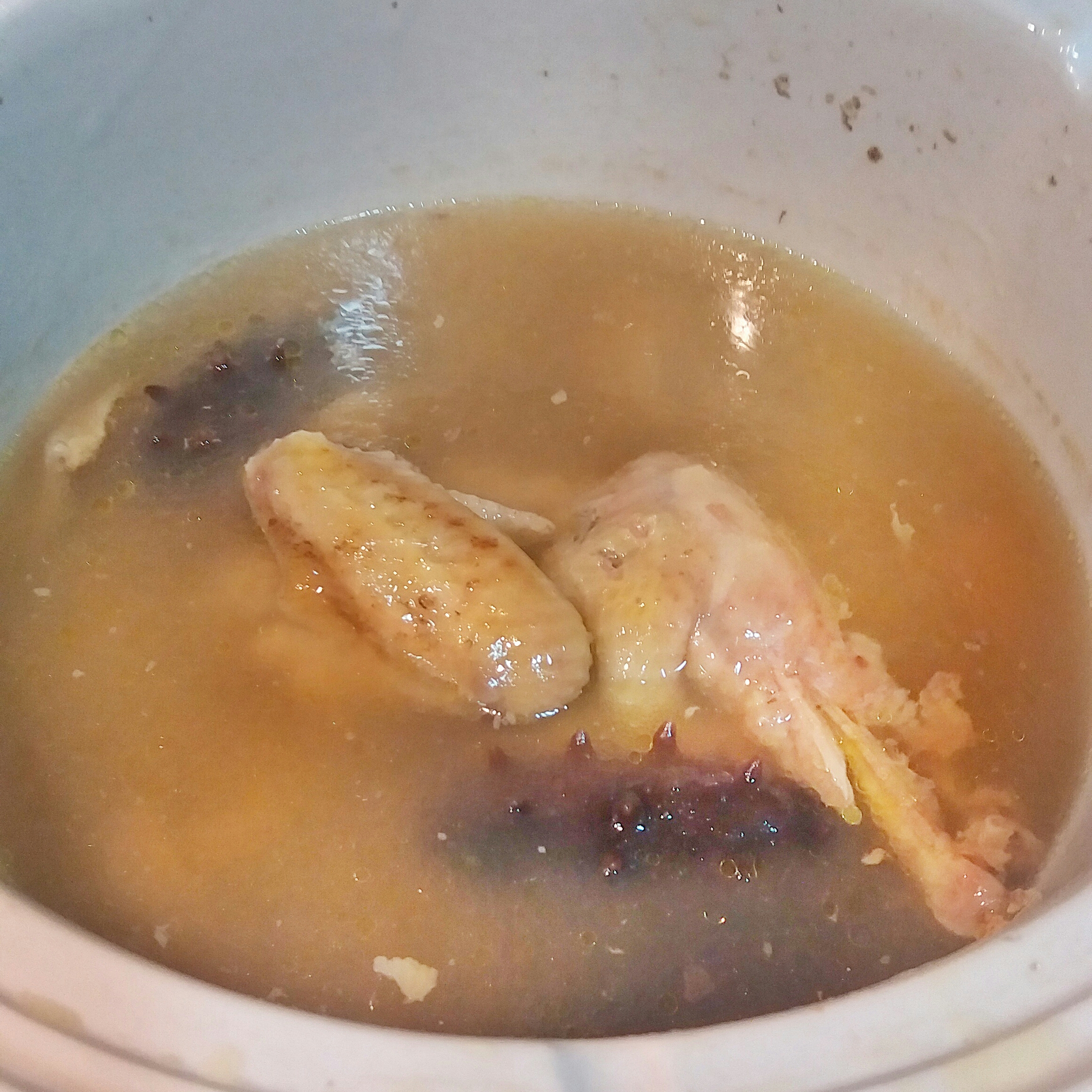 冬蟲草魚翅骨海參花膠雞湯&簡便吸掉湯里的肥油方法的做法 步骤11