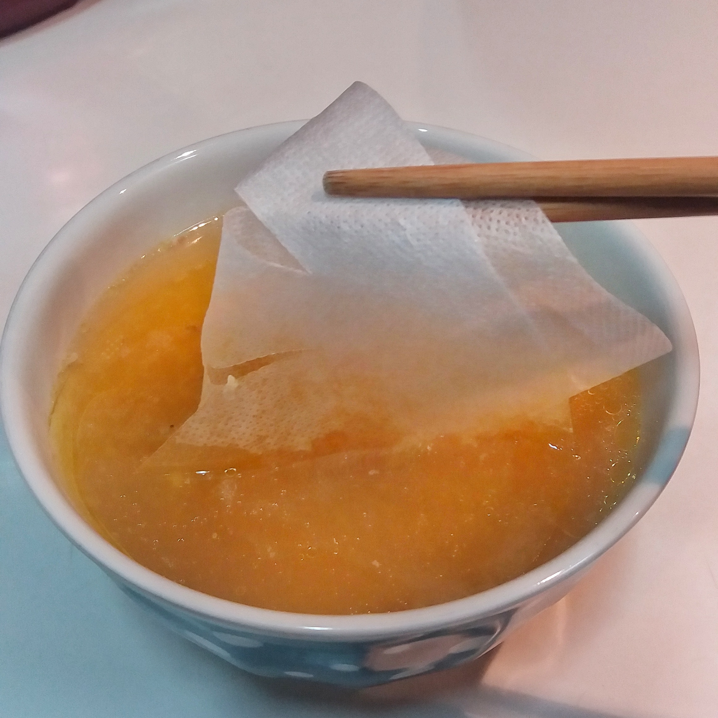 冬蟲草魚翅骨海參花膠雞湯&簡便吸掉湯里的肥油方法的做法 步骤13