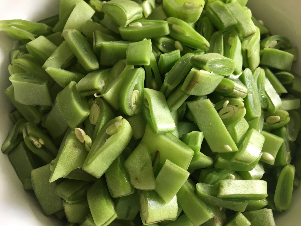 扁豆燜臘腸燜飯的做法 步骤1