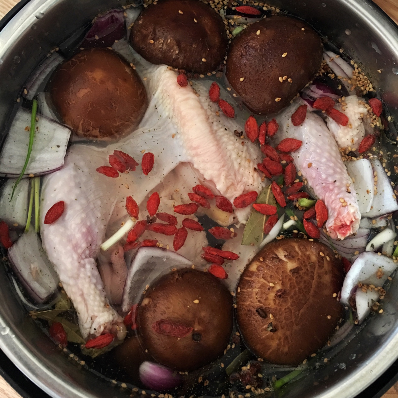 香菇炖雞湯的做法 步骤1