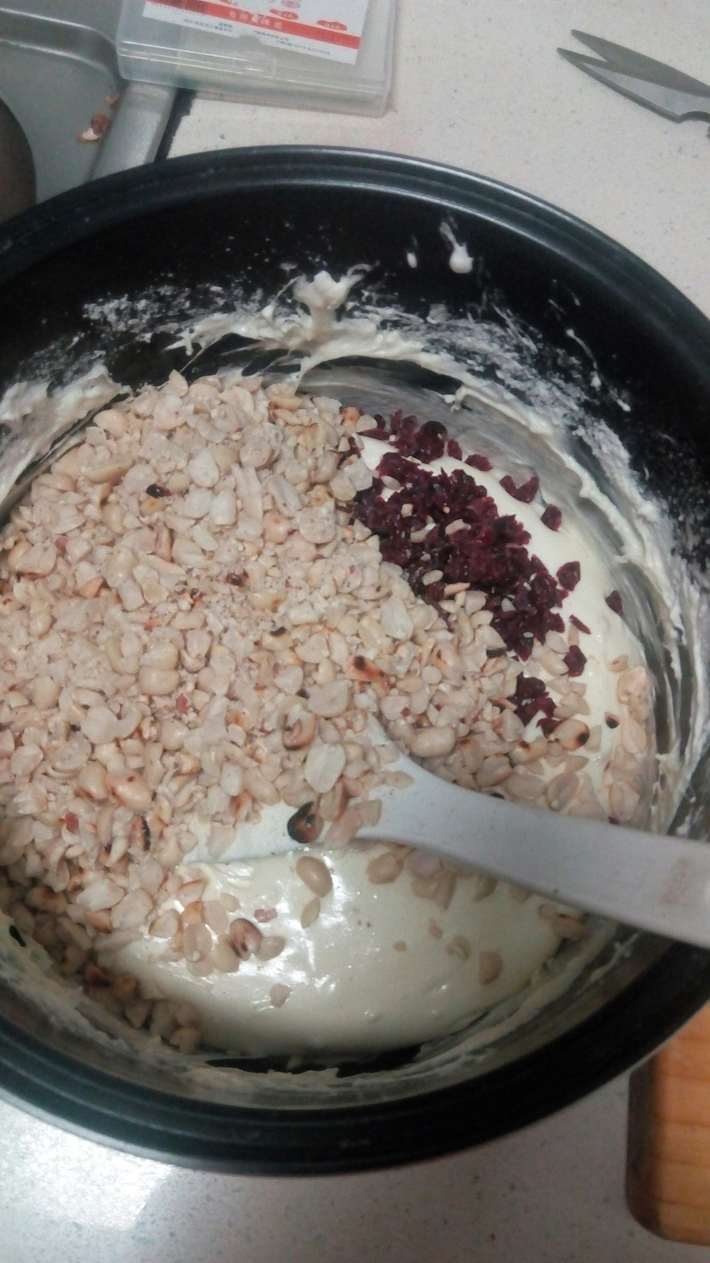 電飯鍋版蔓越莓牛軋糖的做法 步骤4