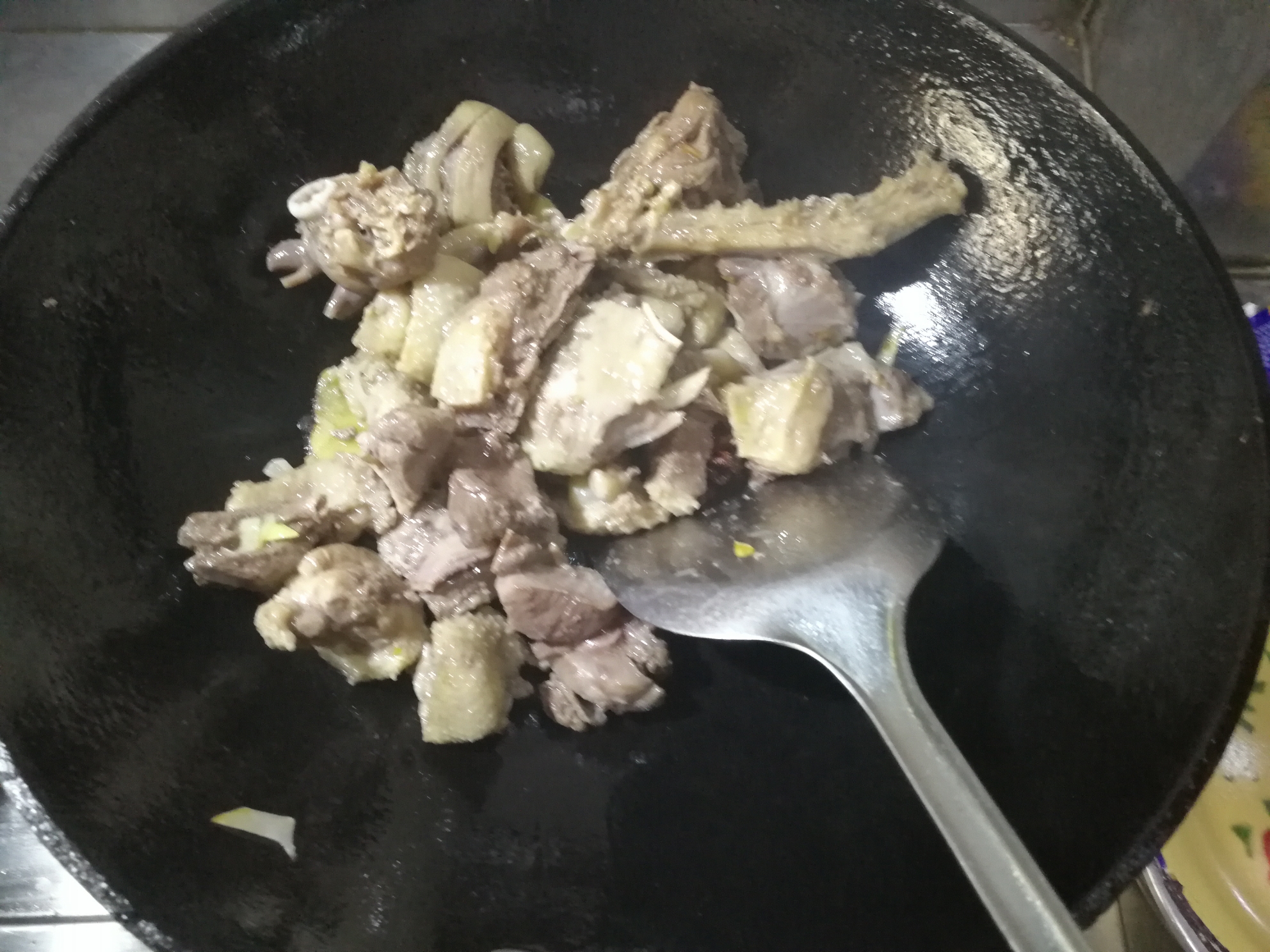 大鵝炖榛蘑土豆的做法 步骤1