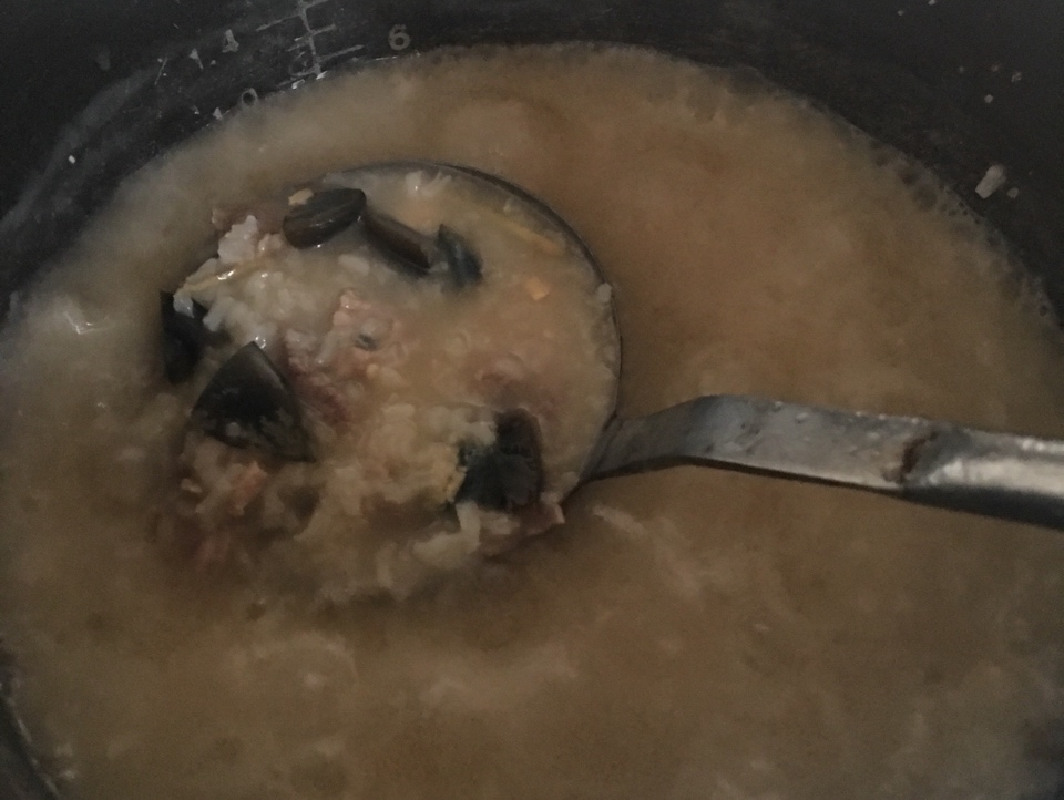 瑤柱皮蛋瘦肉粥（快手粥）的做法 步骤8