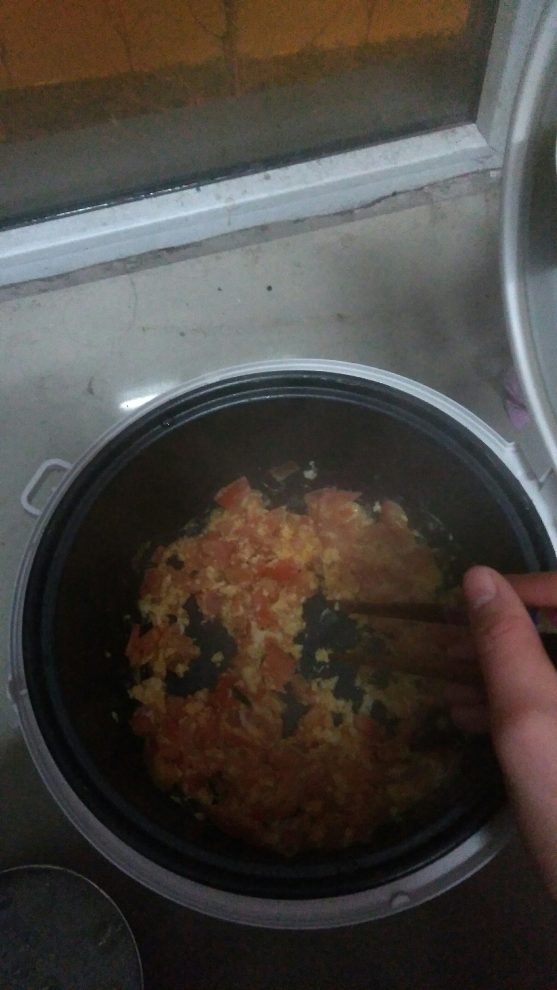 電飯鍋番茄雞蛋菠菜面的做法 步骤3