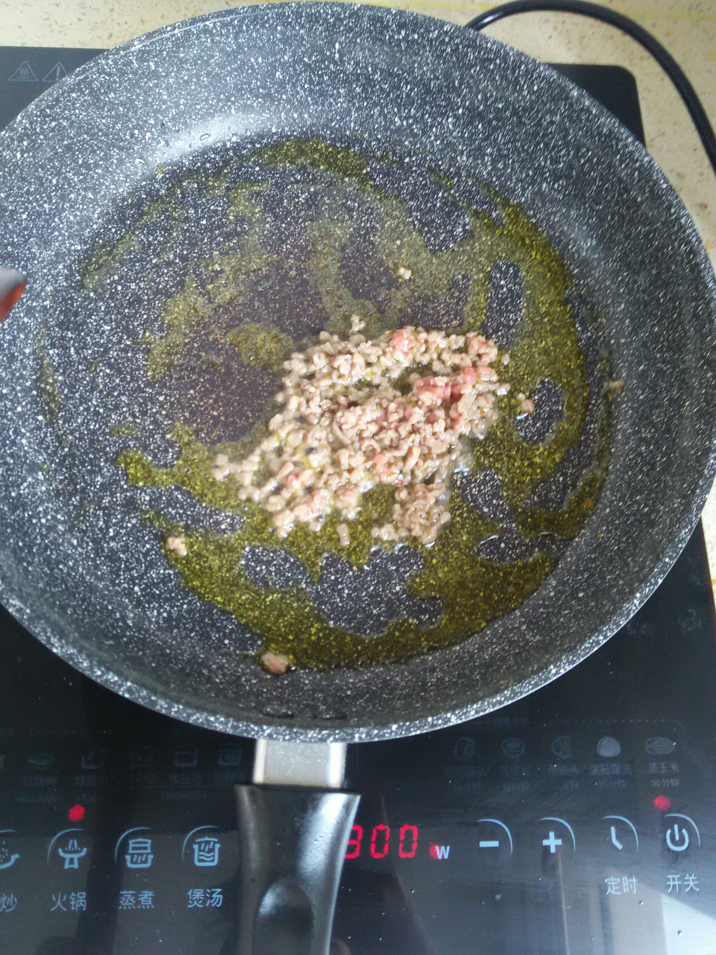 黑胡椒肉醬面的做法 步骤4