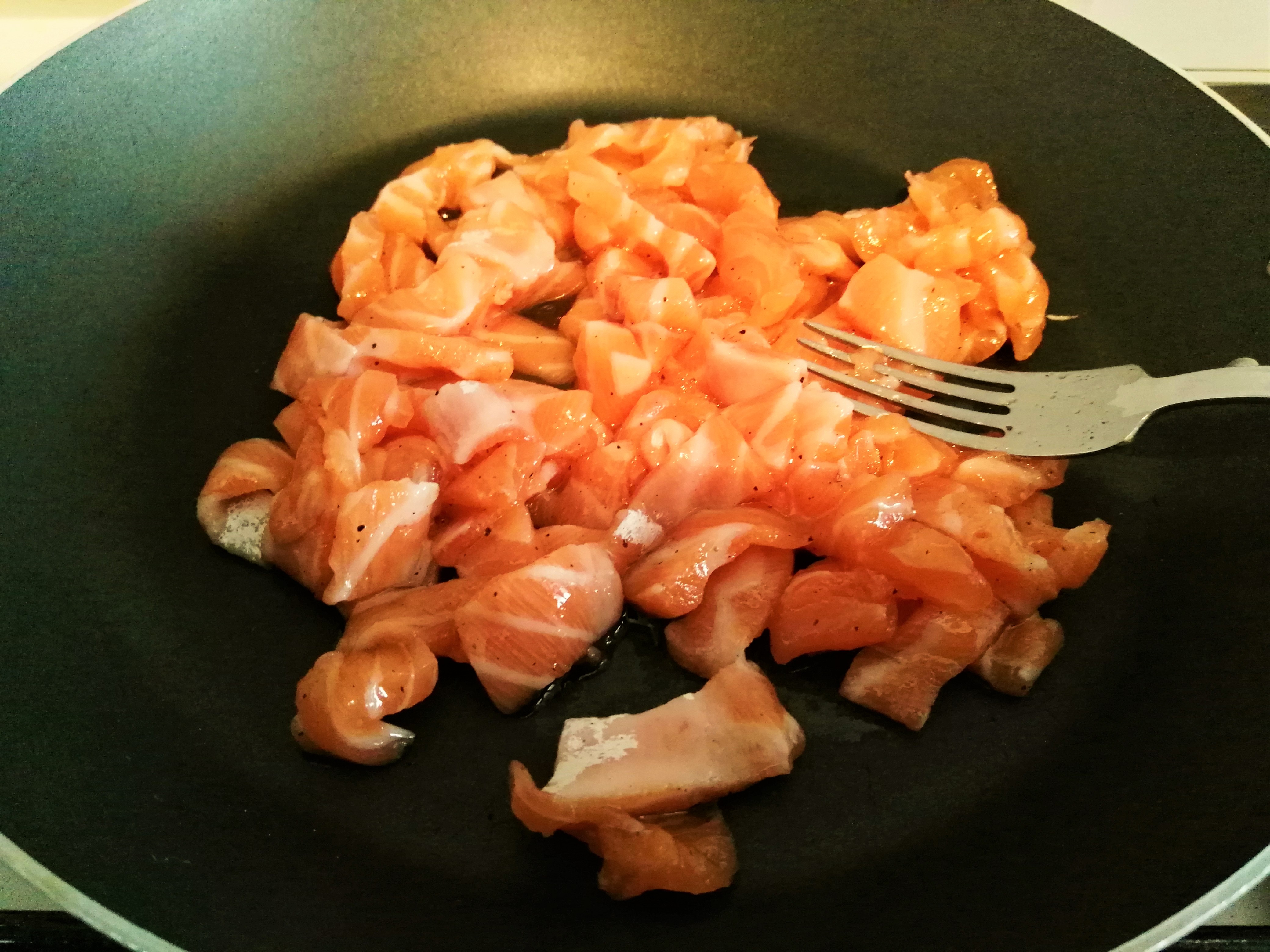 三文魚燴西葫蘆醬汁螺旋面-- Fusilli al pesto di zucchine con salmone的做法 步骤14