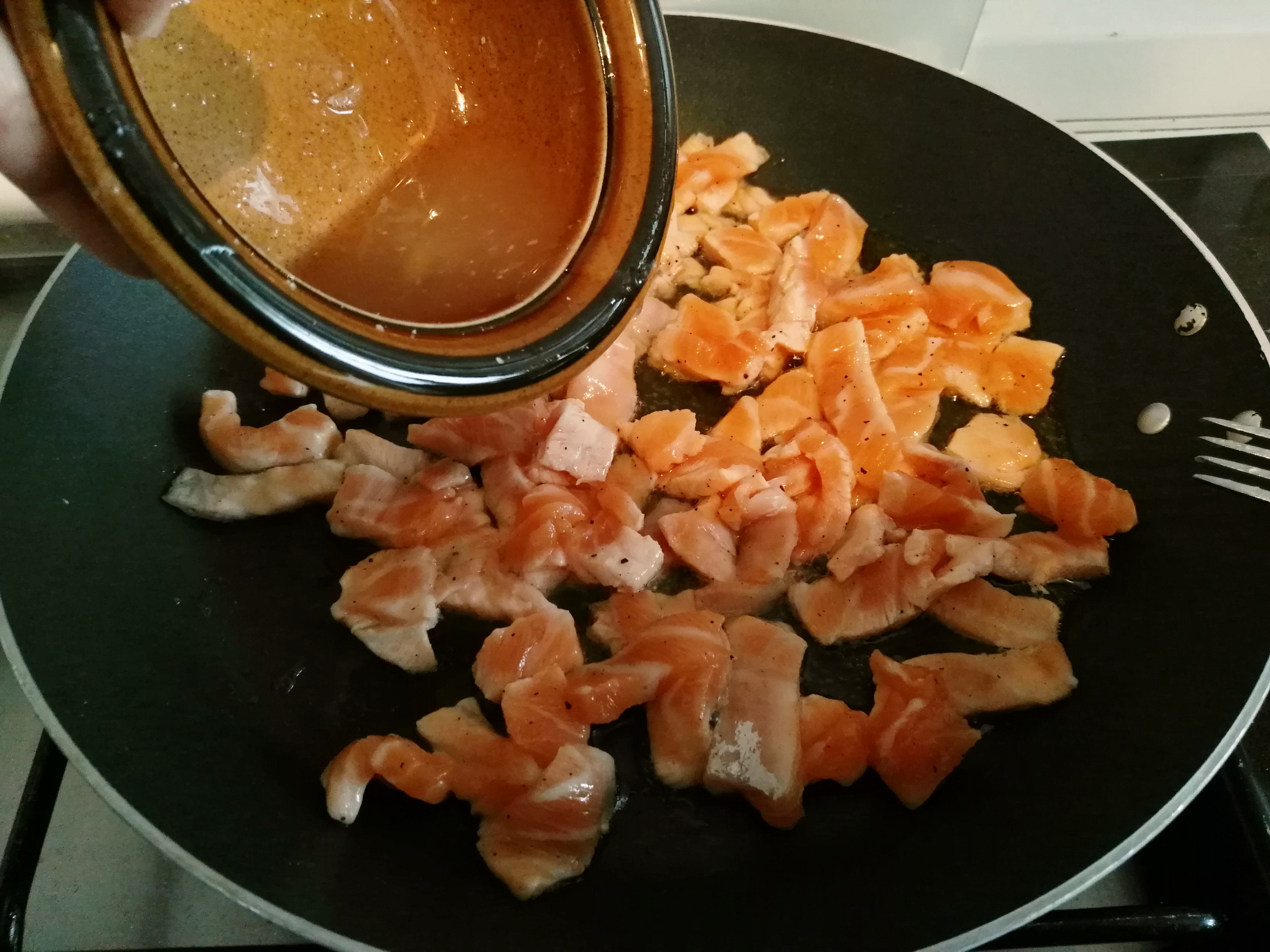 三文魚燴西葫蘆醬汁螺旋面-- Fusilli al pesto di zucchine con salmone的做法 步骤15