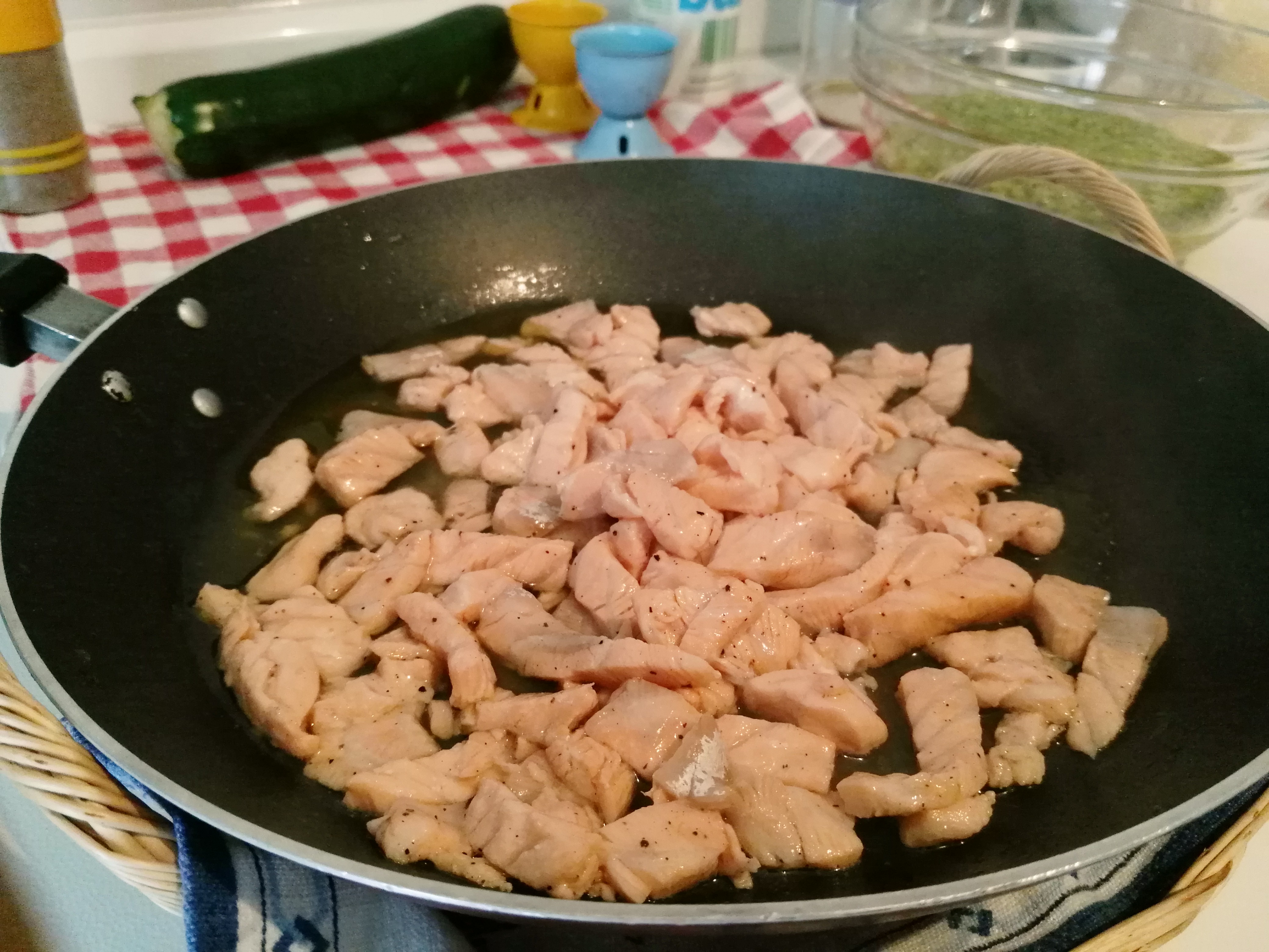 三文魚燴西葫蘆醬汁螺旋面-- Fusilli al pesto di zucchine con salmone的做法 步骤16