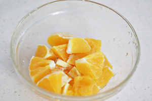 夏日潤“秋”燥︰夏橙雪梨汁的做法 步骤1