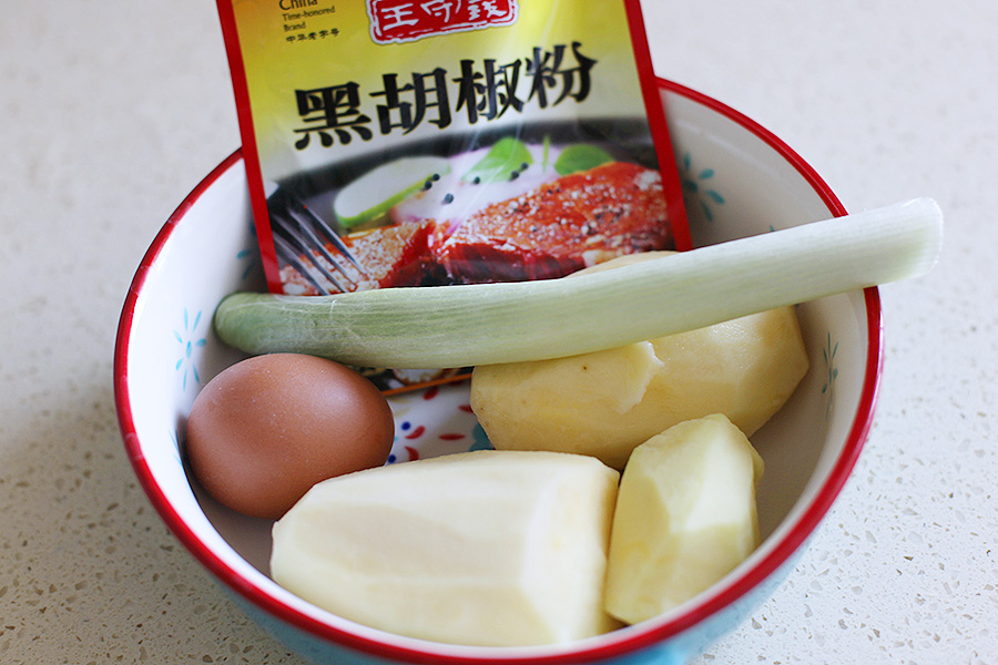 【周末早餐提前定】焦黃酥脆的煎蝦仁土豆餅的做法 步骤1