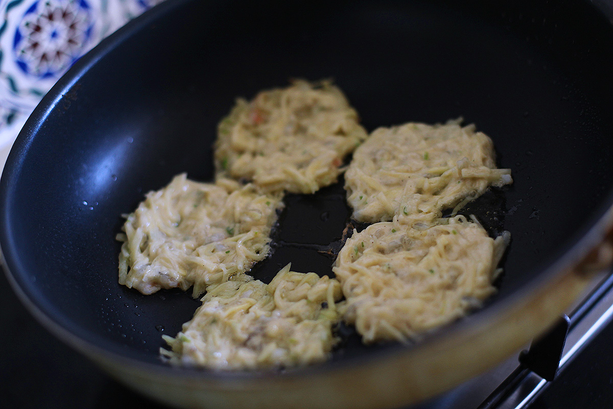 【周末早餐提前定】焦黃酥脆的煎蝦仁土豆餅的做法 步骤14