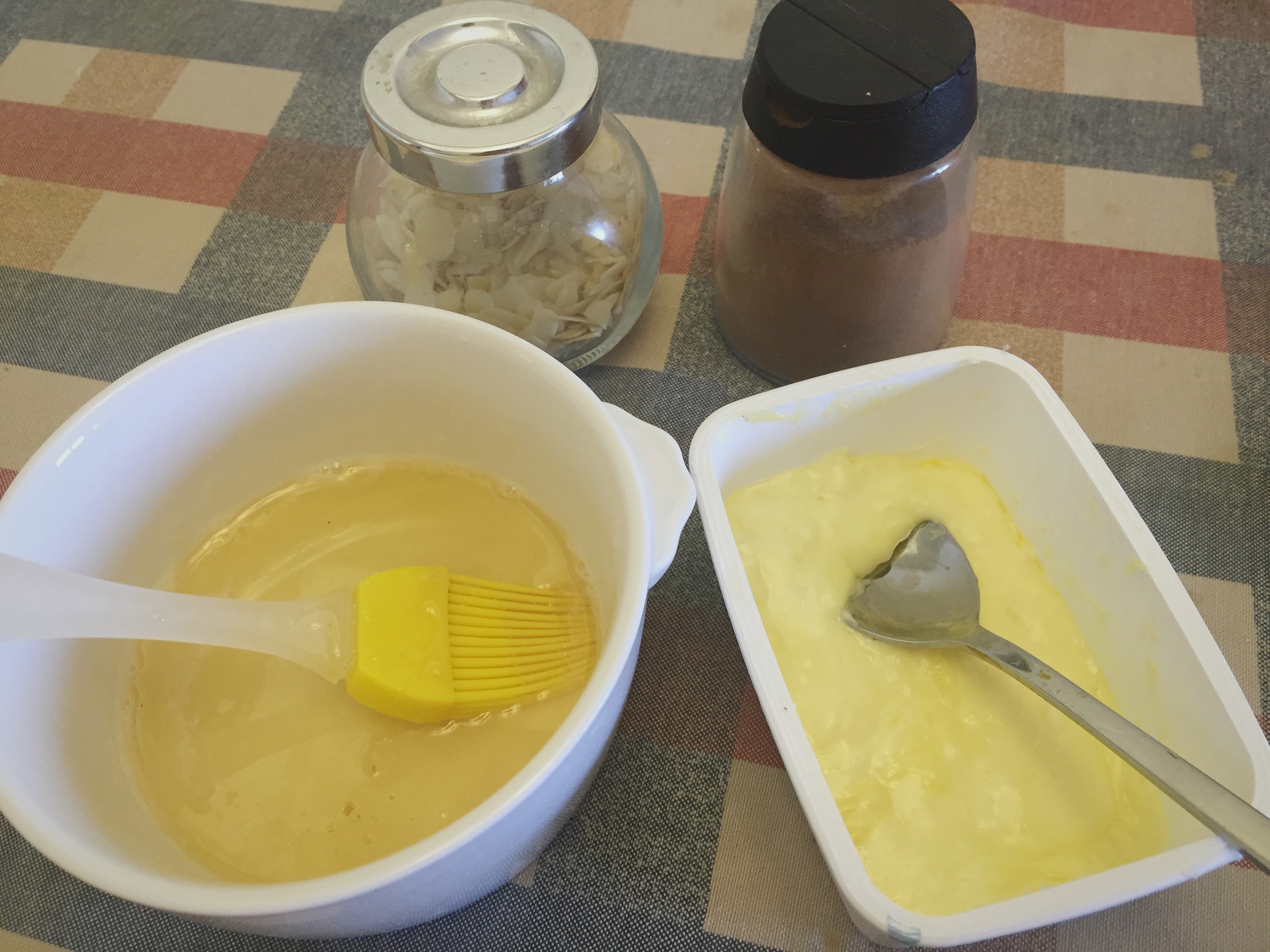 蜂蜜乳酪土司條-剩土司變身美味下午茶零食的做法 步骤2