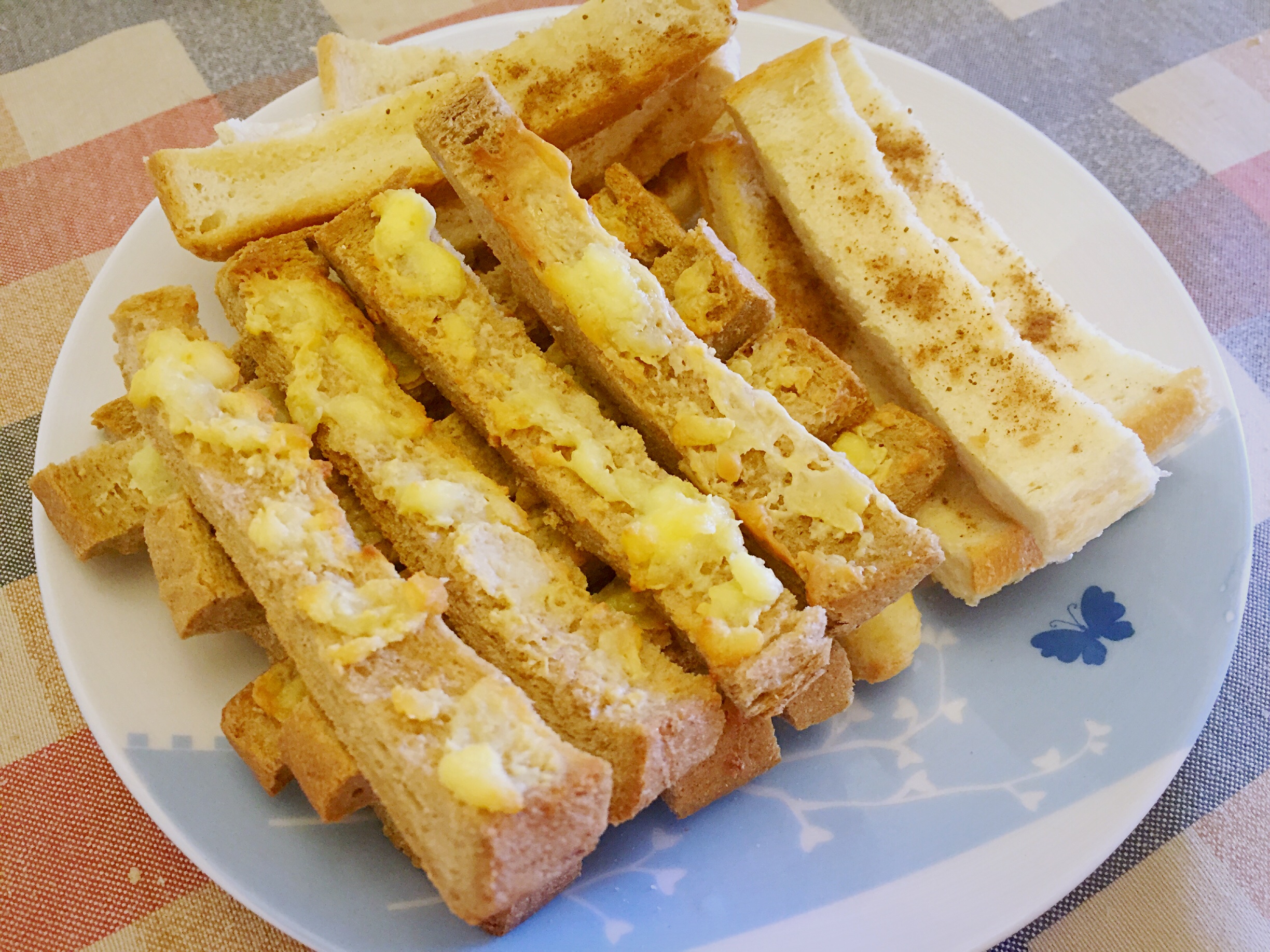 蜂蜜乳酪土司條-剩土司變身美味下午茶零食的做法 步骤4