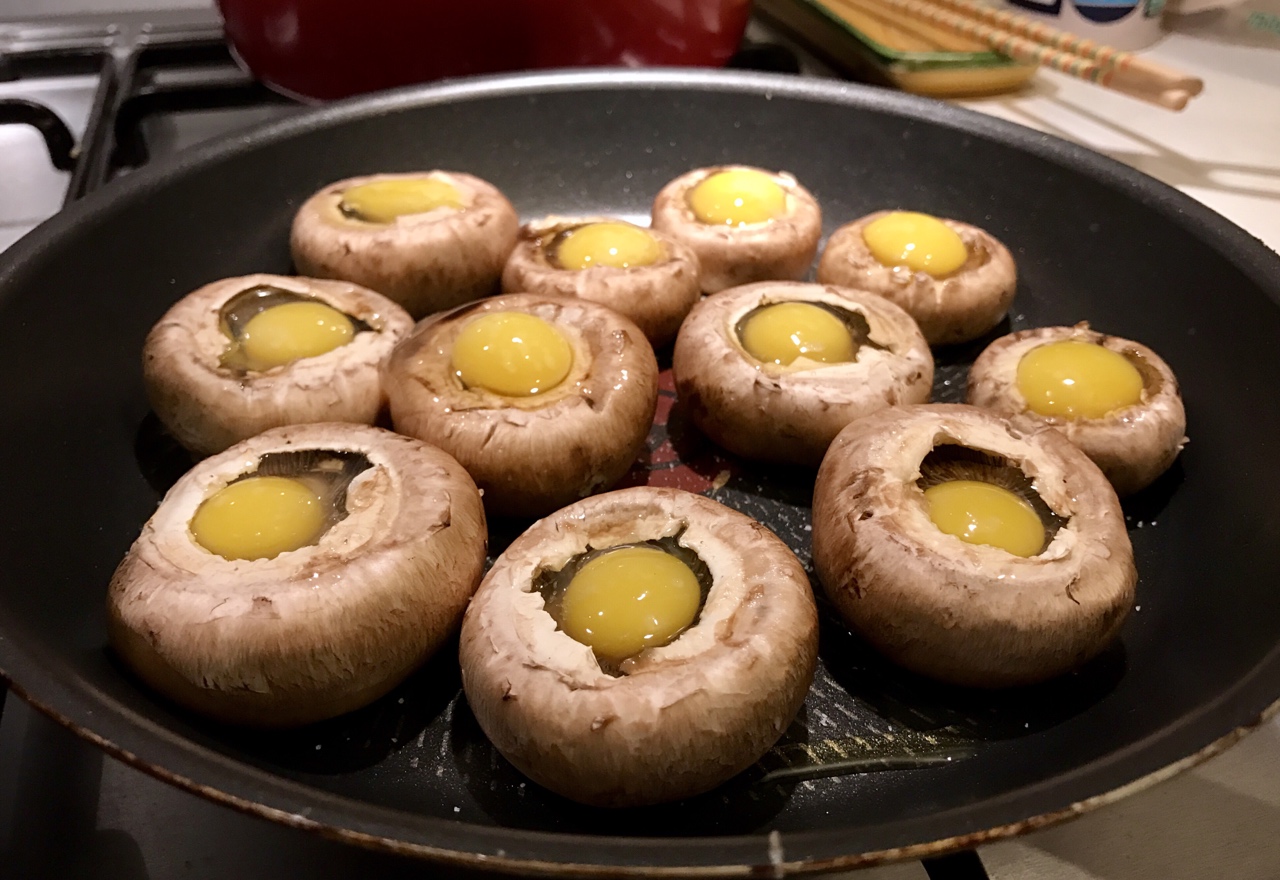 【超快手】鵪鶉蛋芝士烤洋菇的做法 步骤2