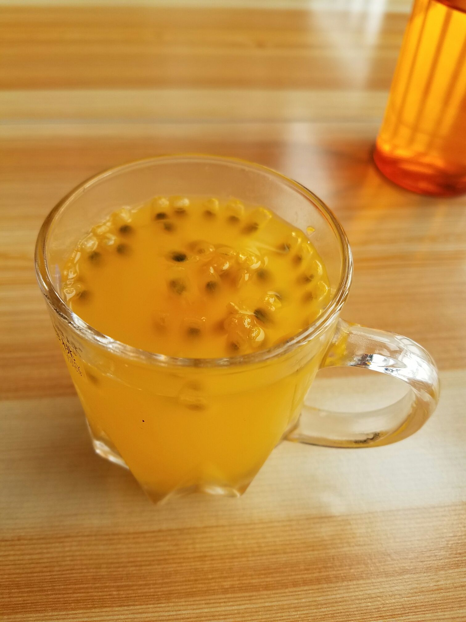 百香果蜂蜜果汁的做法 步骤3
