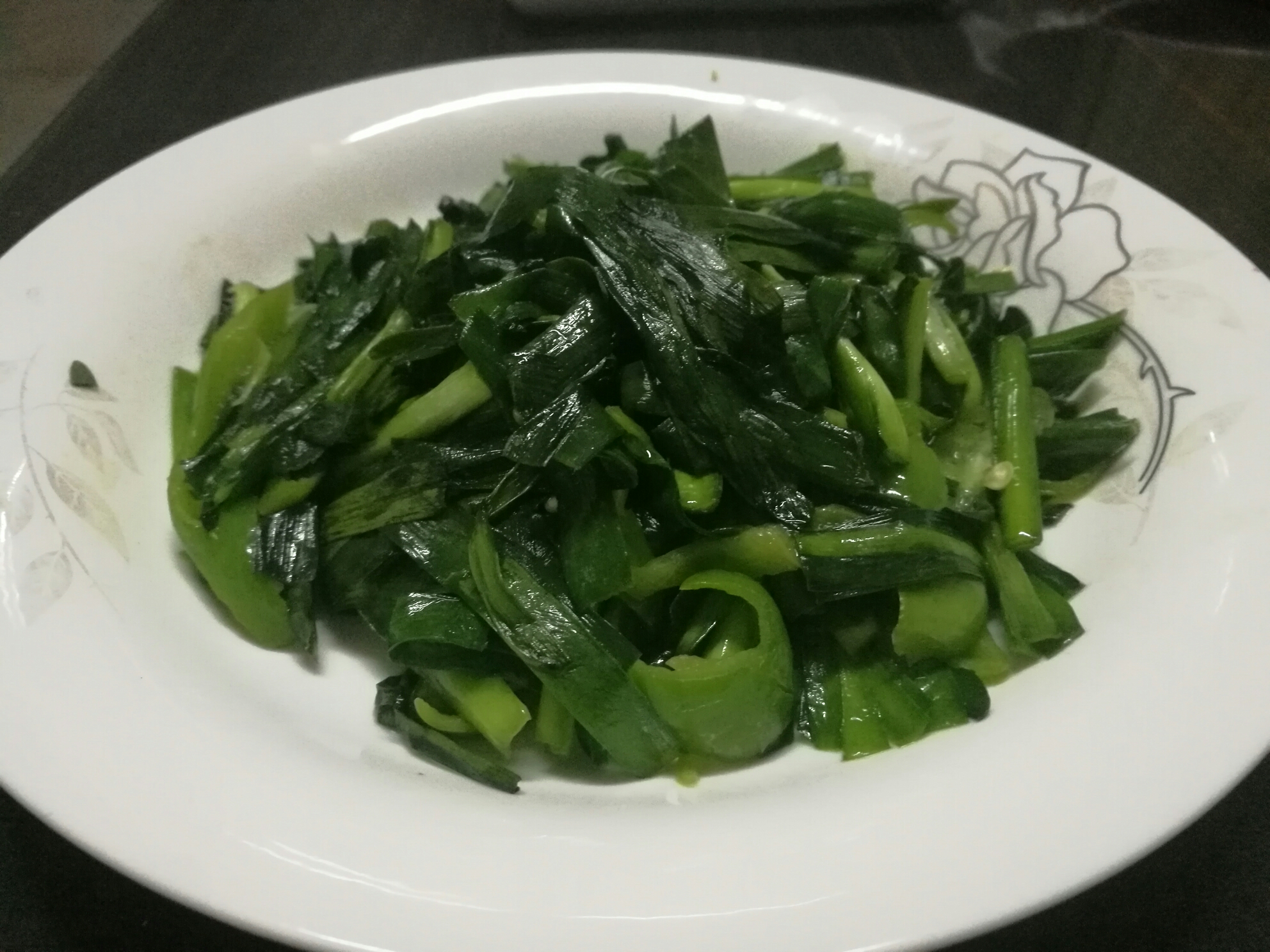 韭菜炒青椒的做法 步骤5