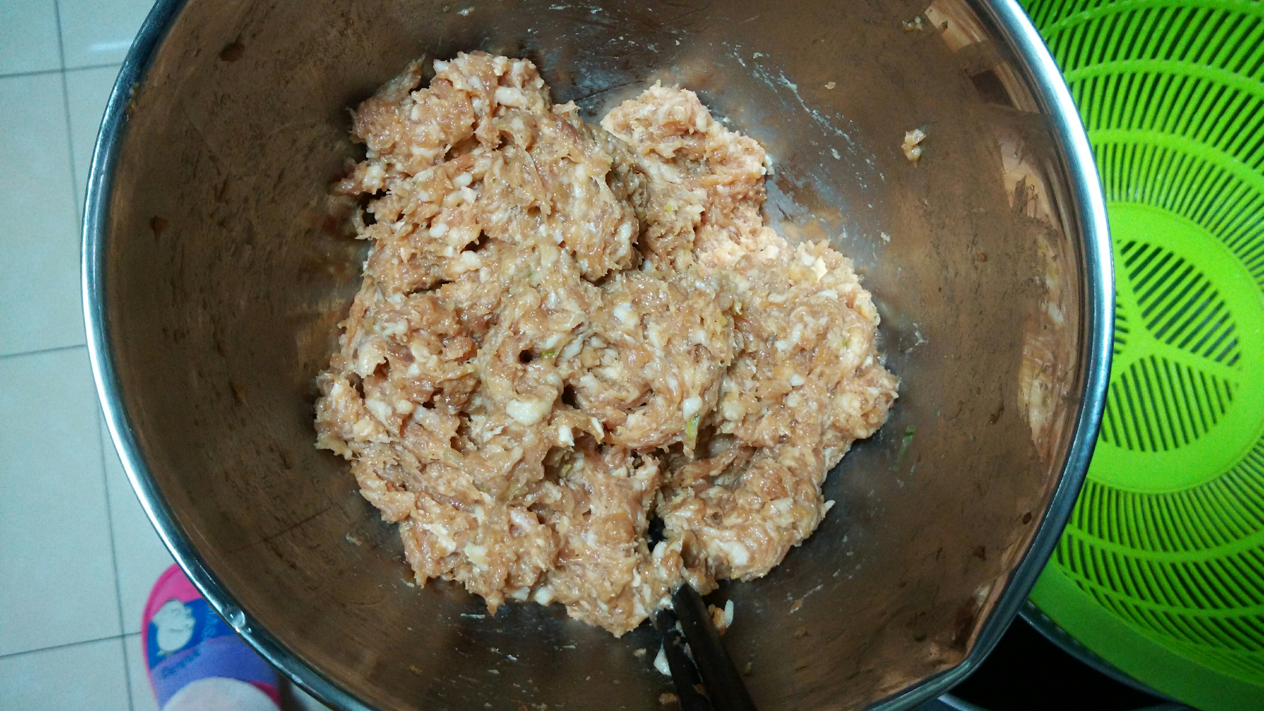 【快手菜】自制肉丸白蘿卜湯的做法 步骤2