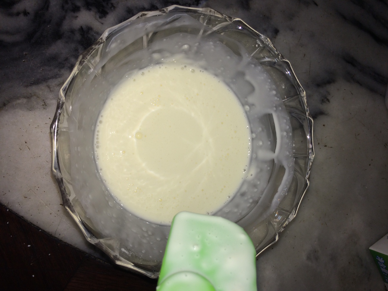 椰絲牛奶小方的做法 步骤2