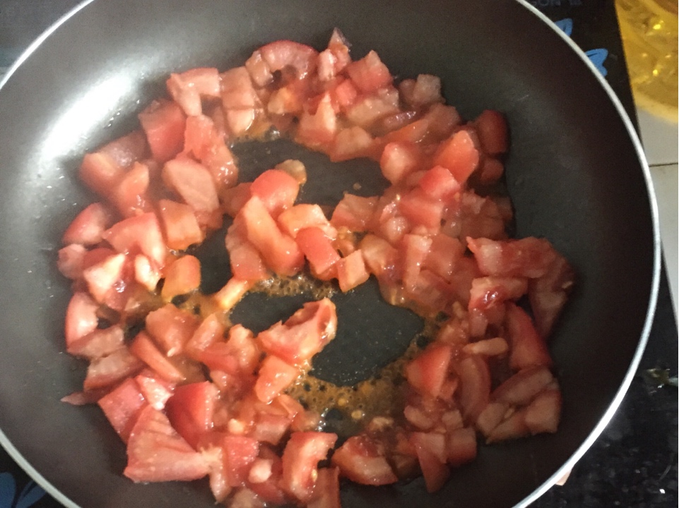 番茄雞蛋西蘭花面的做法 步骤2