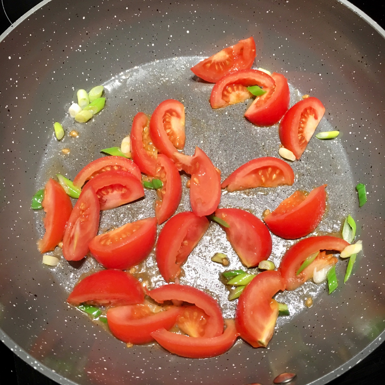 番茄火腿蛋疙瘩湯的做法 步骤2